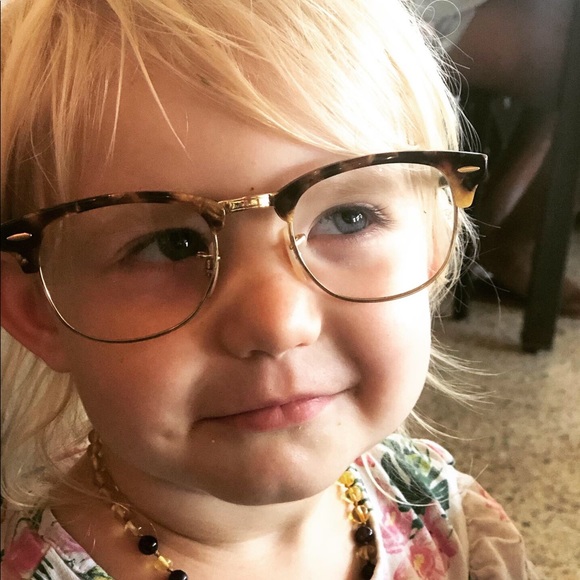 Meet your Poshers, Angel & Scarlet - Picture 4 of 8